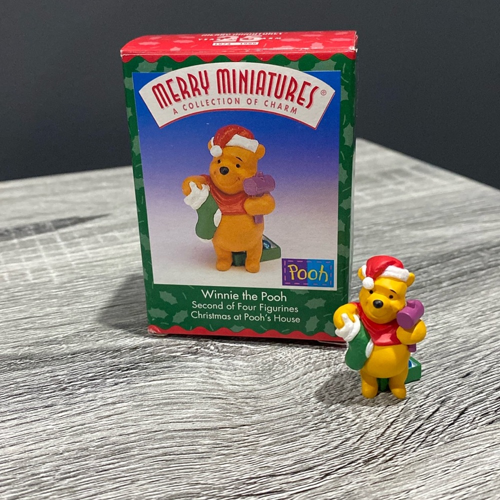 Hallmark | Merry Miniatures: Winnie the Pooh - Miniature Collectable
